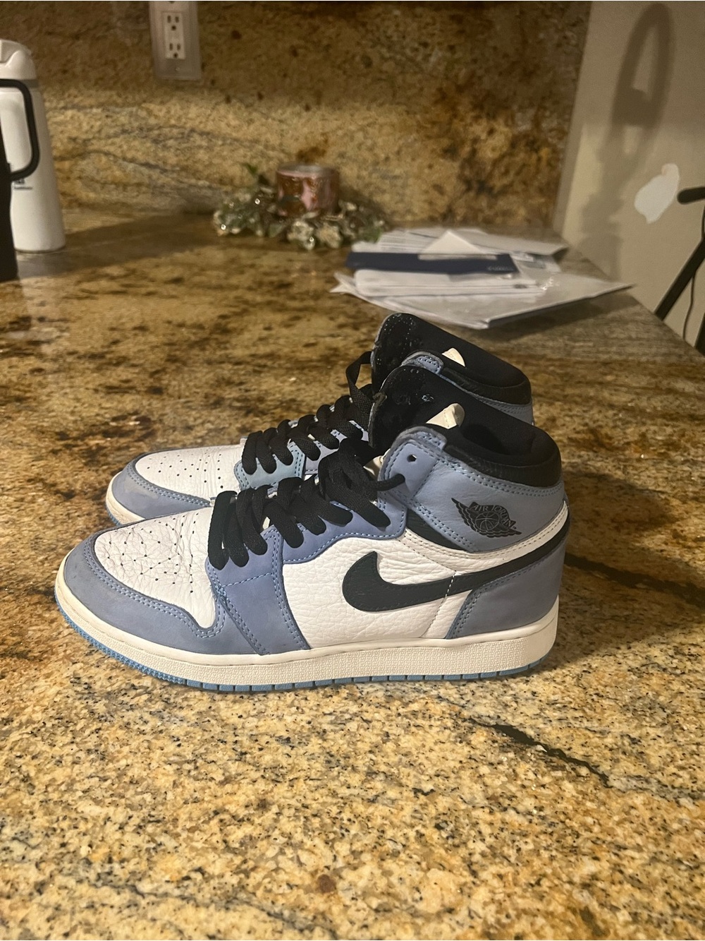 Air Jordan 1 Retro High OG University Blue GS 7Y Women’s 8.5 575441-134